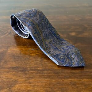 Jos. A Bank. Signature Collection. Paisley design.